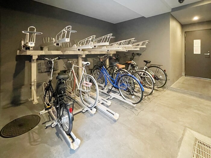 物件外観写真6　(駐輪場)