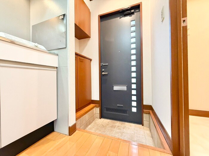 物件内観写真18　(玄関)