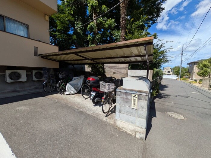 物件外観写真4　(駐輪場)
