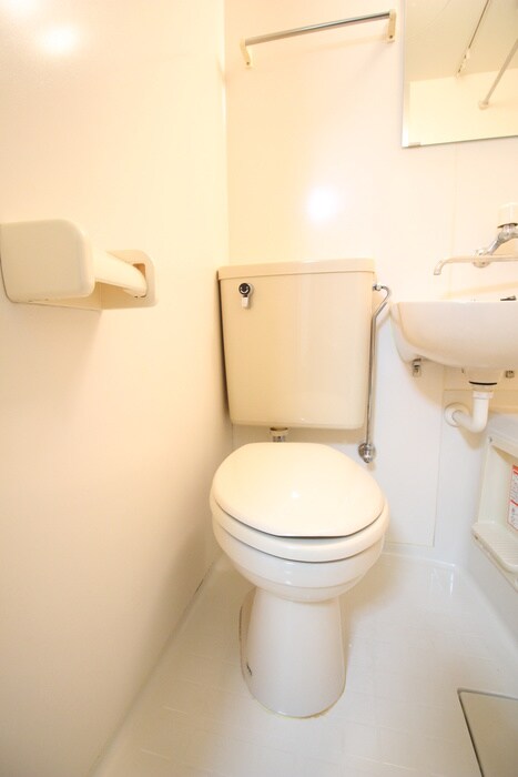物件内観写真8　(トイレ)