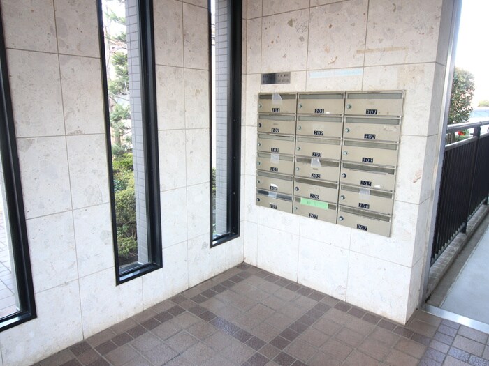 物件外観写真4　(エントランス部分)