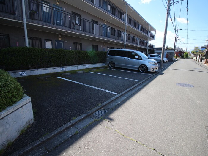 物件外観写真5　(駐車場)