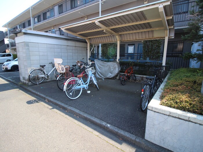 物件外観写真6　(駐輪場)