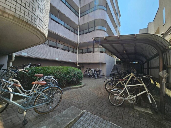 物件外観写真4　(駐輪場)