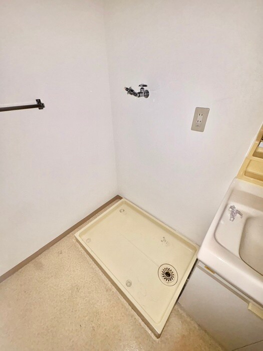 物件内観写真18　(洗濯機置場)