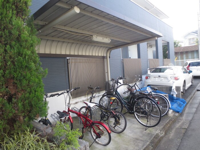物件外観写真3　(駐輪場)