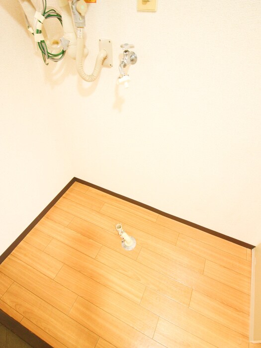 物件内観写真12　(洗濯機置場)