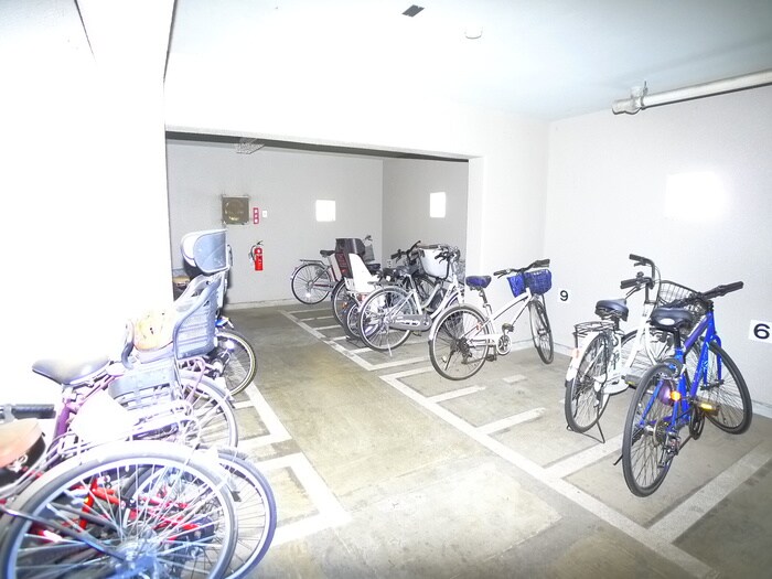 物件外観写真6　(駐輪場)