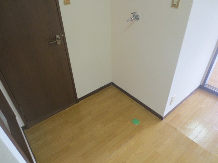 物件内観写真9　(洗濯機置場)