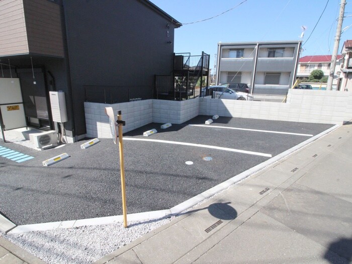 物件外観写真2　(駐車場)