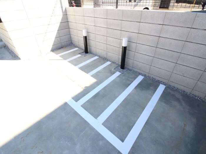 物件外観写真4　(駐輪場)