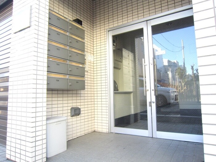 物件外観写真3　(エントランス部分)