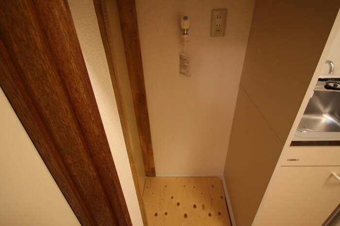 物件内観写真11　(洗濯機置場)