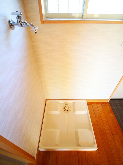 物件内観写真12　(洗濯機置場)