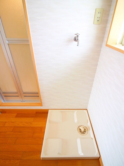 物件内観写真12　(洗濯機置場)