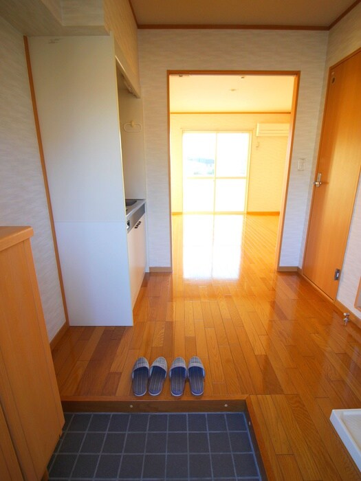 物件内観写真18　(玄関)