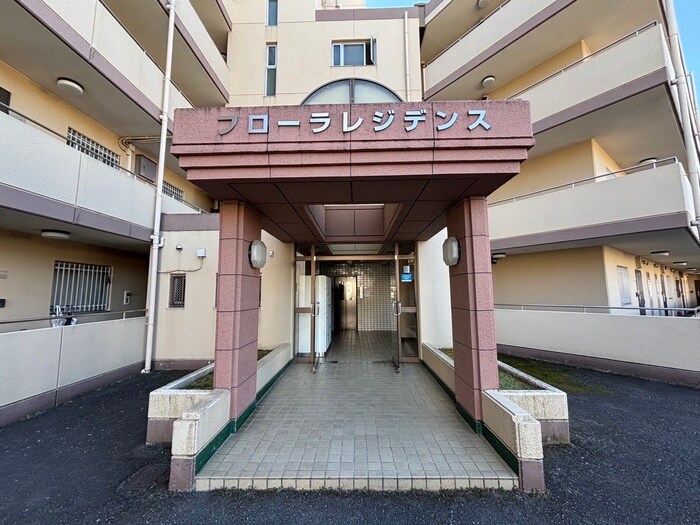 物件外観写真3　(エントランス部分)