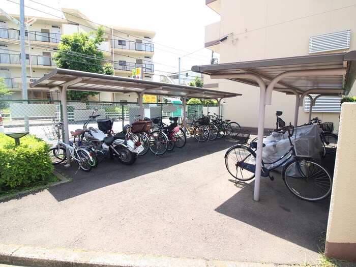 物件外観写真4　(駐輪場)
