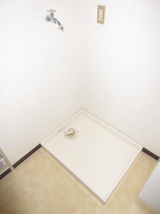 物件内観写真13　(洗濯機置場)