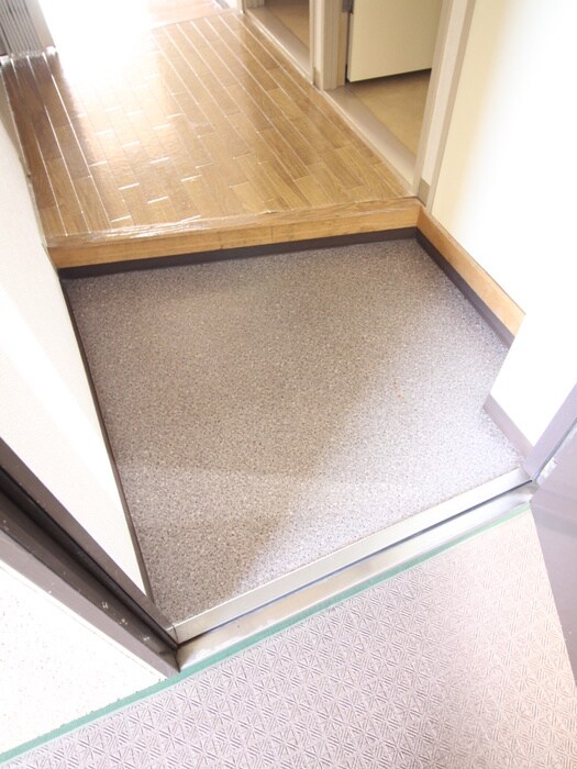 物件内観写真16　(玄関)