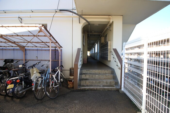 物件外観写真6　(エントランス部分)