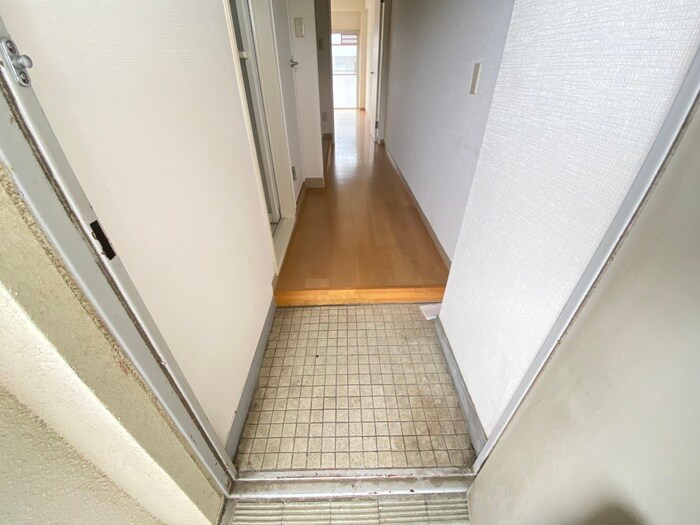 物件内観写真16　(玄関)