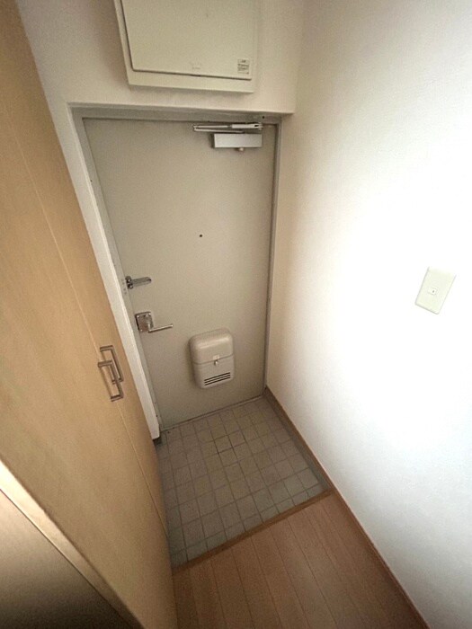 物件内観写真17　(玄関)