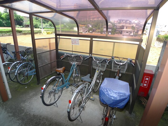 物件外観写真3　(駐輪場)