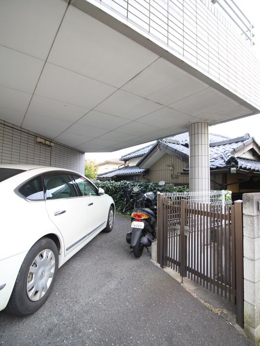 物件外観写真4　(駐輪場)