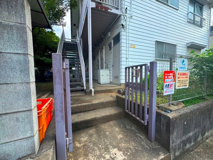 物件外観写真3　(エントランス部分)