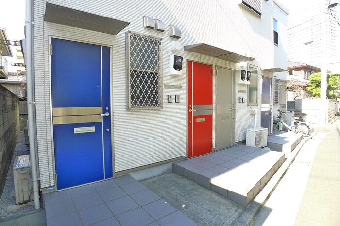 物件外観写真3　(エントランス部分)