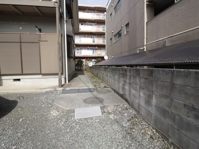 物件外観写真2　(エントランス部分)