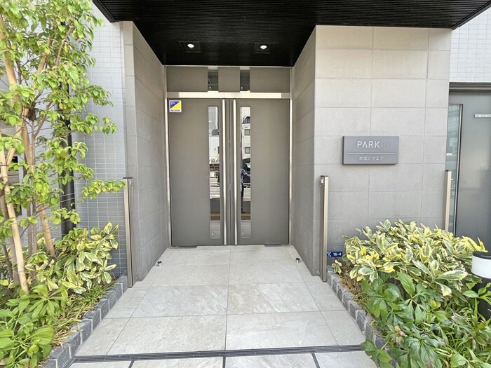 物件外観写真2　(エントランス部分)