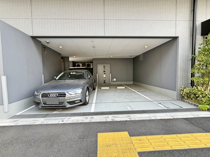 物件外観写真5　(駐車場)