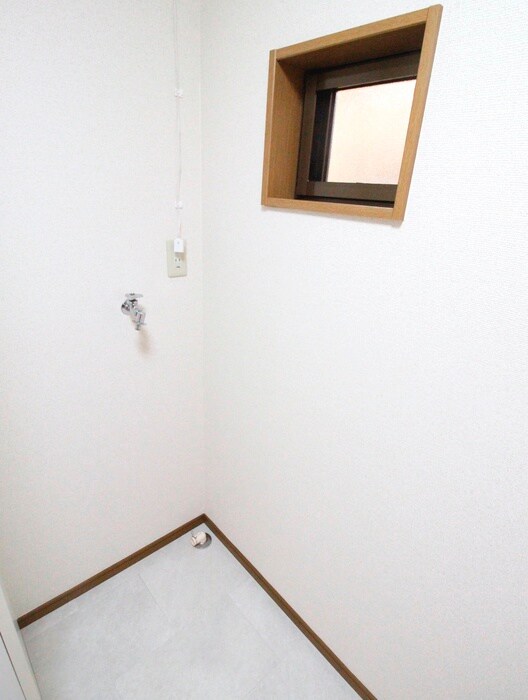物件内観写真13　(洗濯機置場)