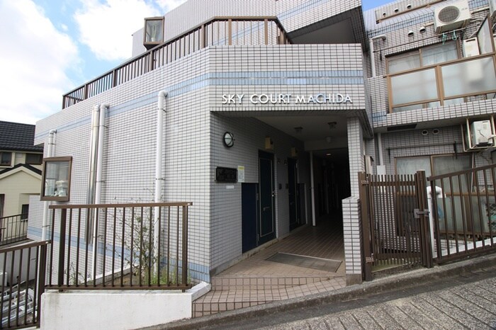 物件外観写真4　(エントランス部分)