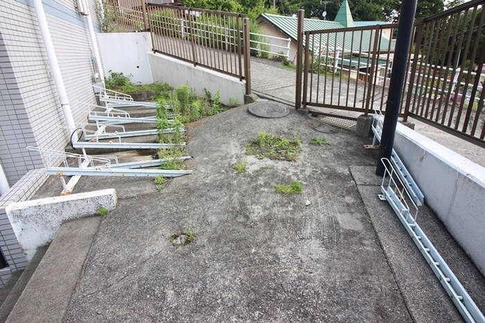物件外観写真5　(駐輪場)