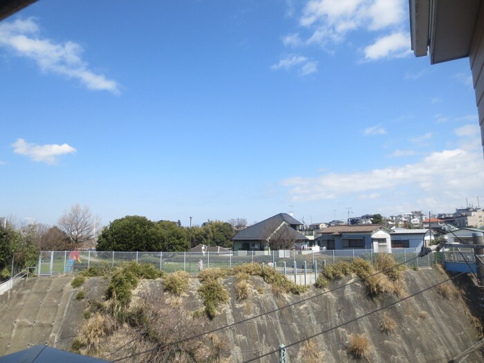 物件内観写真11　(室内からの展望)