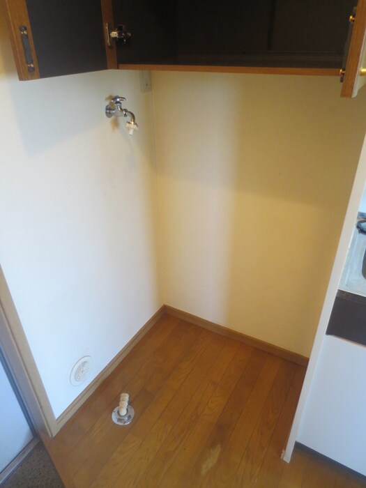 物件内観写真14　(洗濯機置場)