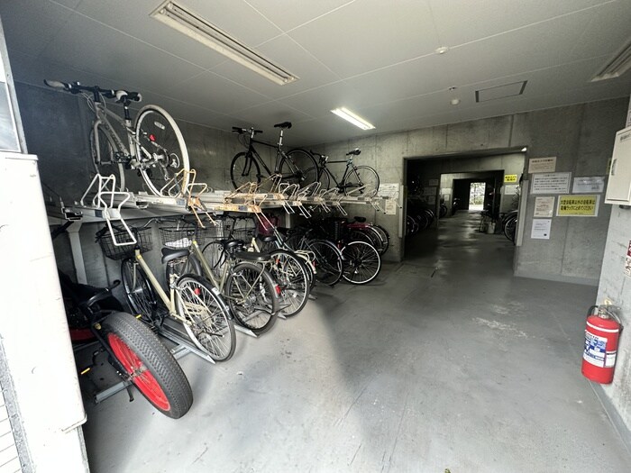 物件外観写真6　(駐輪場)