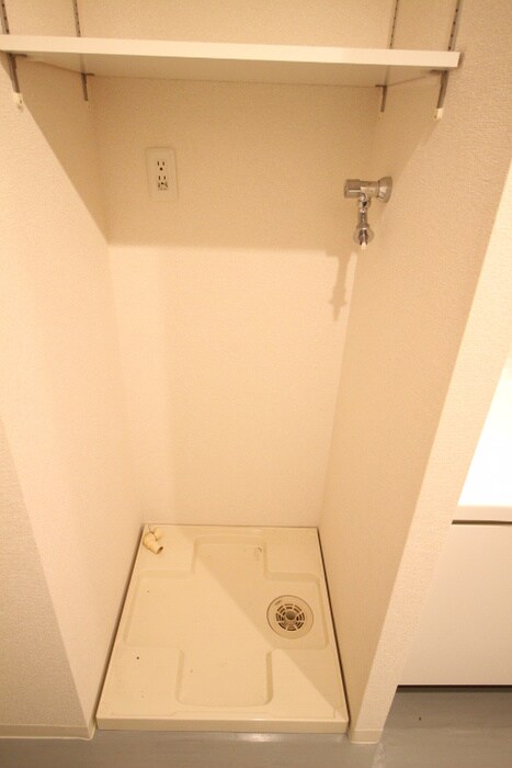 物件内観写真15　(洗濯機置場)