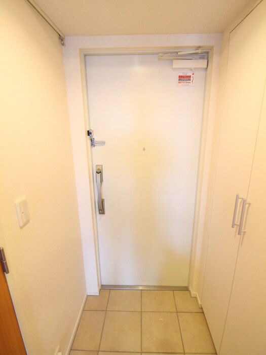 物件内観写真16　(玄関)