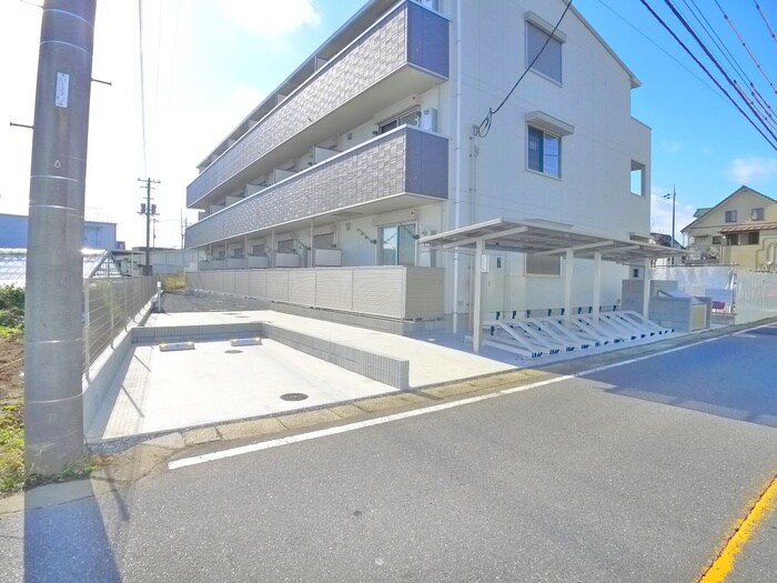 物件外観写真2　(駐輪場)