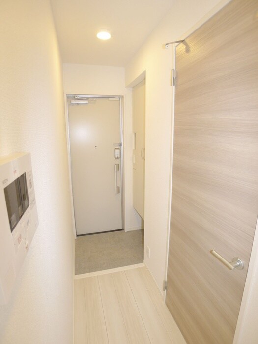 物件内観写真16　(玄関)