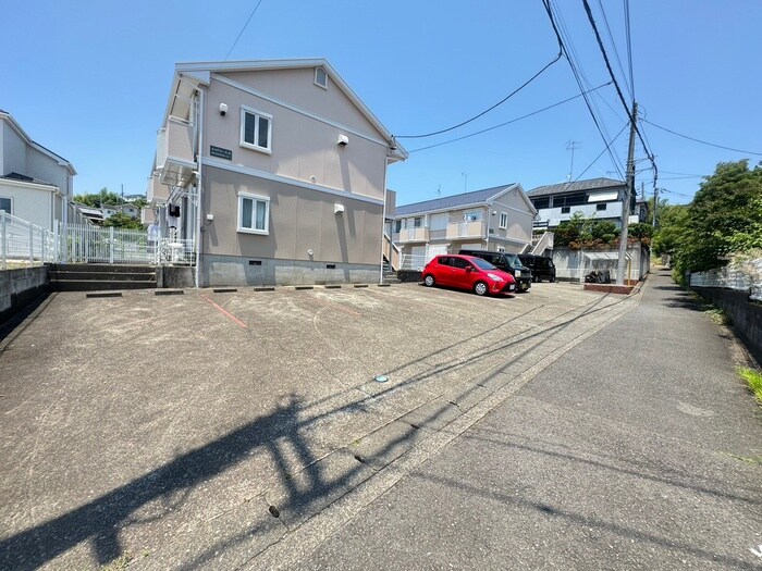 物件外観写真3　(駐車場)