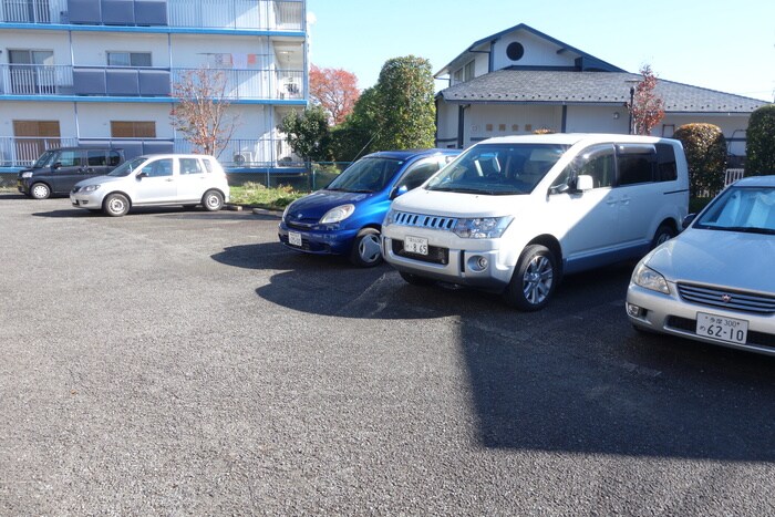 物件外観写真2　(駐車場)