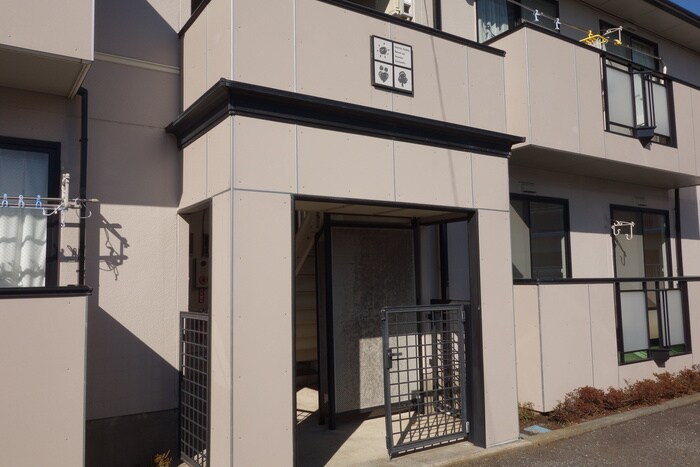 物件外観写真6　(エントランス部分)