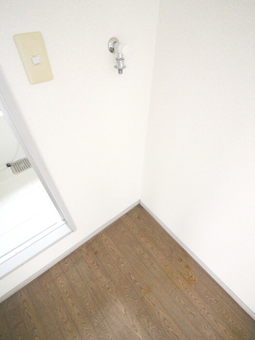 物件内観写真12　(洗濯機置場)