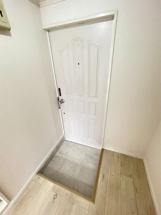 物件内観写真16　(玄関)