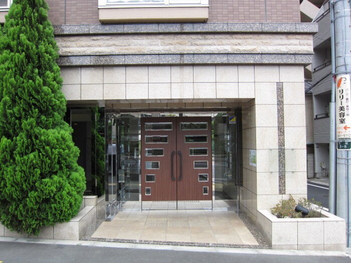 物件外観写真2　(エントランス部分)